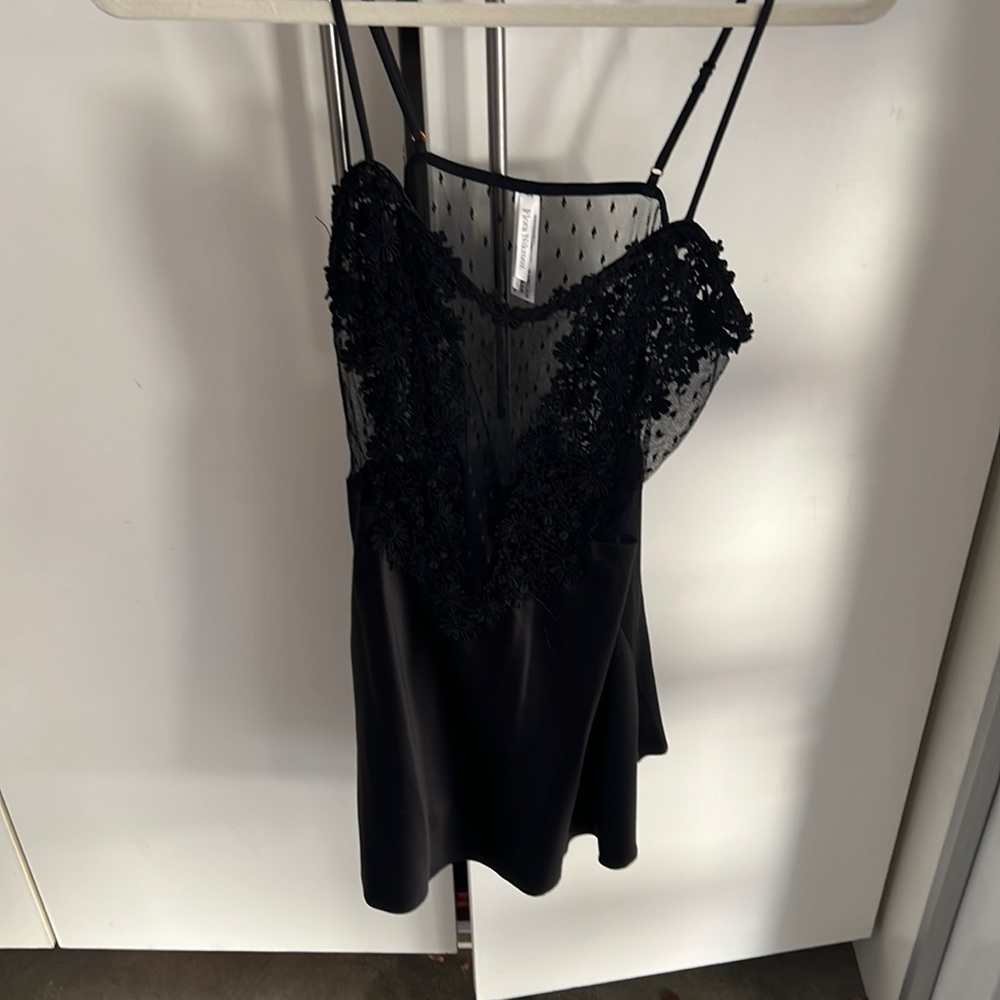 Flora nikrooz size large night gown. Lingerie. Black.